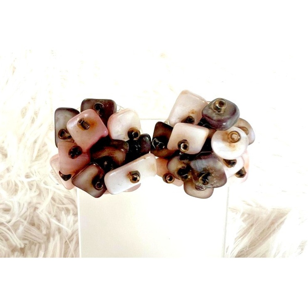 Vintage Japan Shell Cluster Clip Earrings Mid Century‎ Coastal Statement 1950s